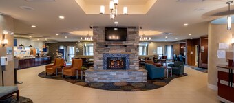 Holiday Inn Express Hotel & Suites Pittsburgh Airport by IHG