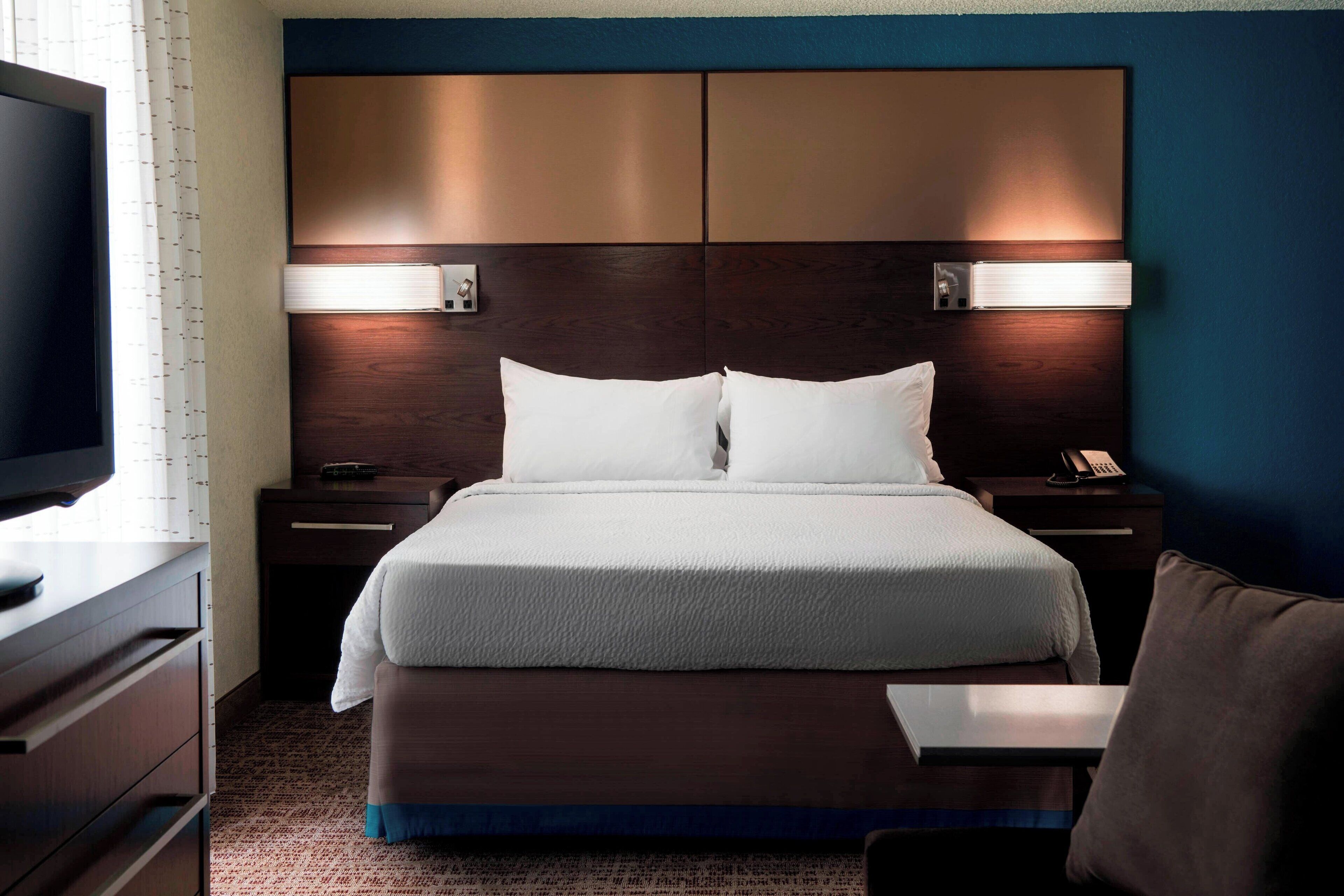 1 bedroom, hypo-allergenic bedding, down duvets, desk