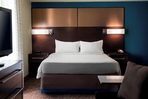 Hypo-allergenic bedding, down comforters, desk, laptop workspace - Residence Inn By Marriott Torrance Redondo Beach (Torrance)