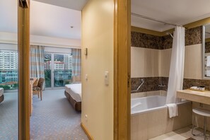 Classic Double or Twin Room, City View | Bathroom