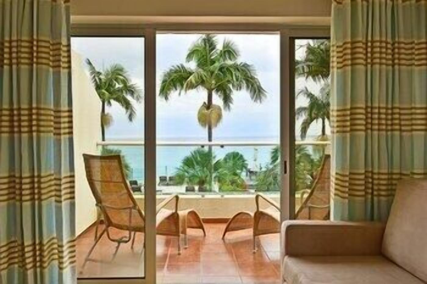 Living area | 32-inch LCD TV with cable channels, TV