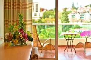 Doppel- oder Zweibettzimmer, Poolblick | Ausblick vom Zimmer