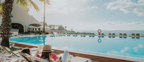 Piscina coperta, piscina all'aperto
