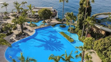 Indoor pool, outdoor pool