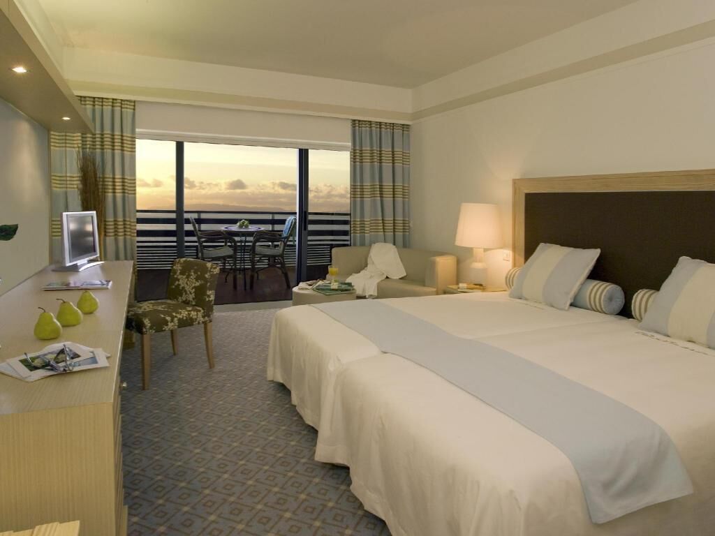 Minibar, in-room safe, iron/ironing board, free WiFi