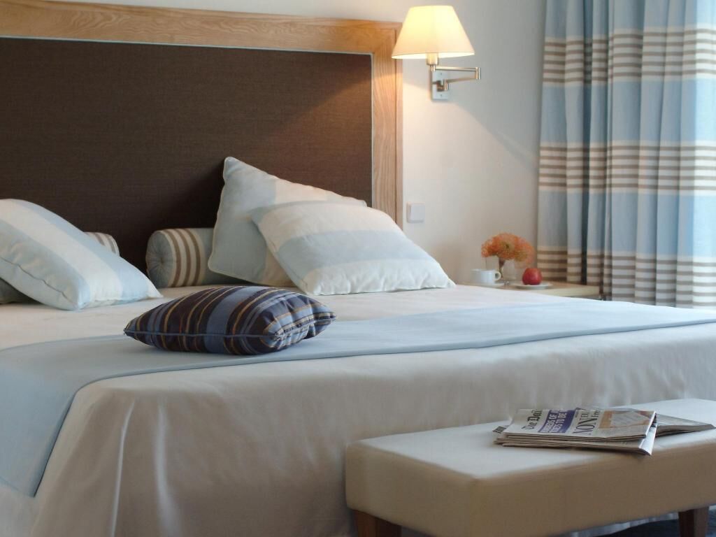 Minibar, in-room safe, iron/ironing board, free WiFi