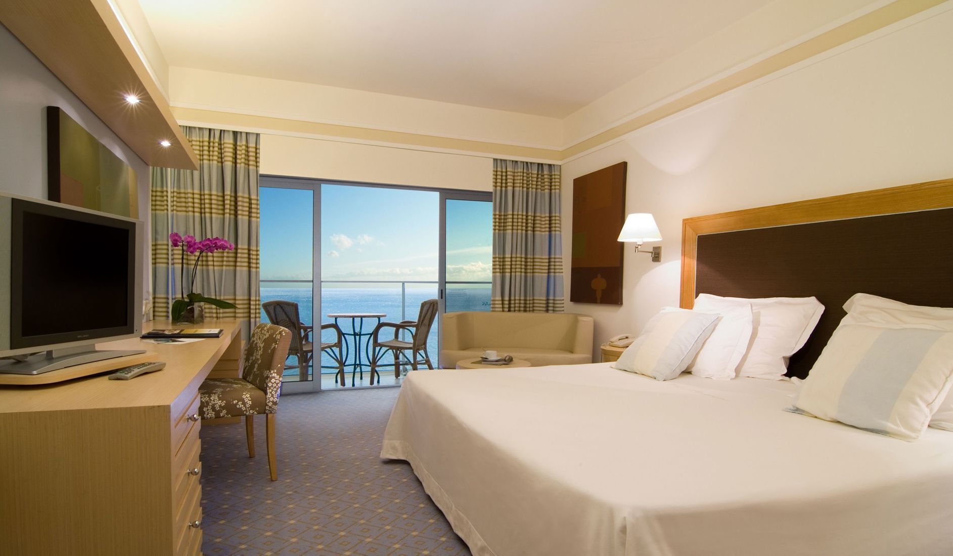 Minibar, in-room safe, iron/ironing board, free WiFi