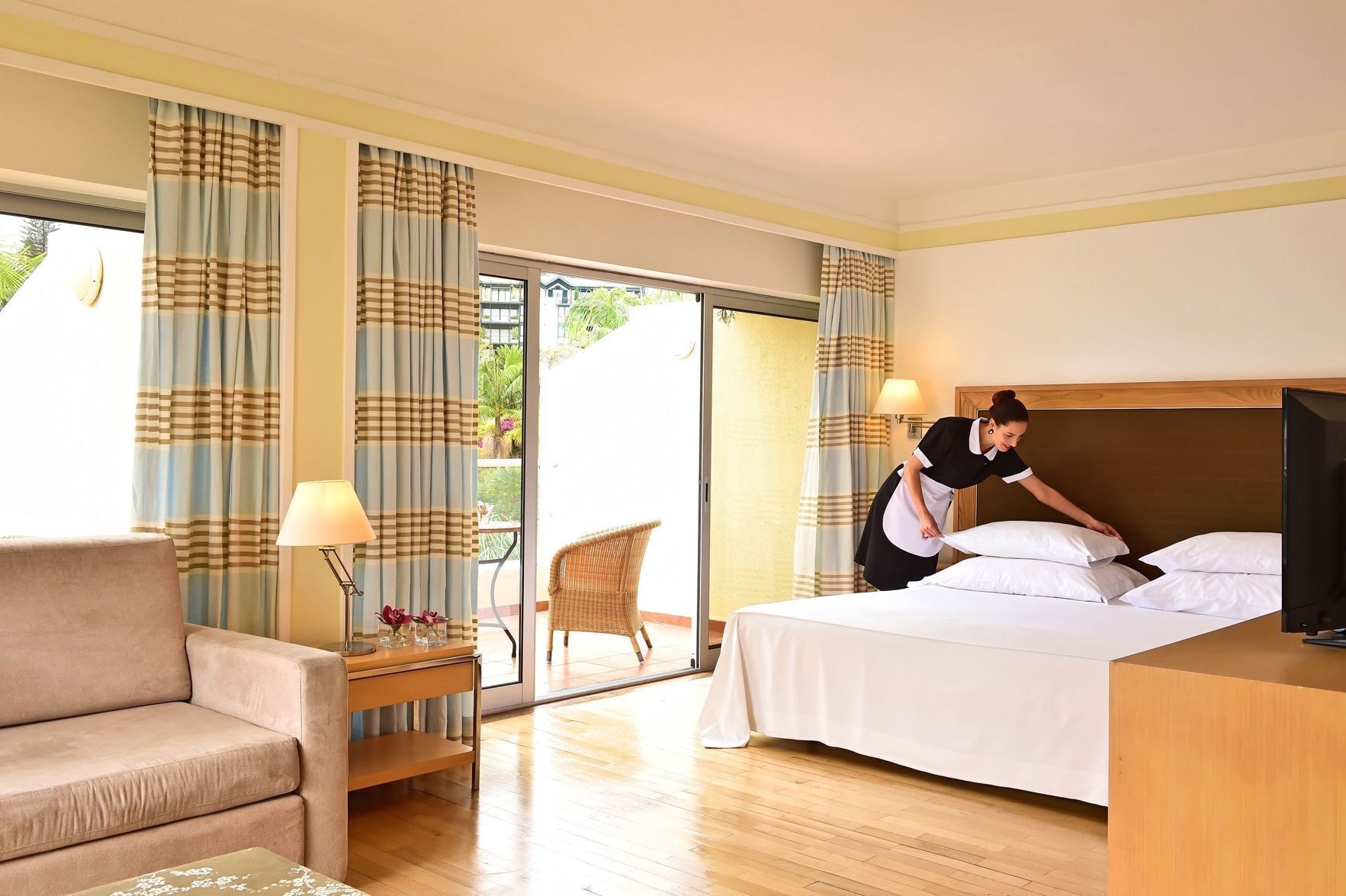 Minibar, in-room safe, iron/ironing board, free WiFi