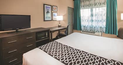 La Quinta Inn by Wyndham Indianapolis North at Pyramids