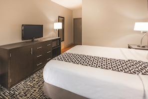 Singola Comfort, 1 letto queen, accessibile ai disabili (Mobility/Hearing Impaired Accessible) | Biancheria da letto di alta qualità, una scrivania, postazione laptop