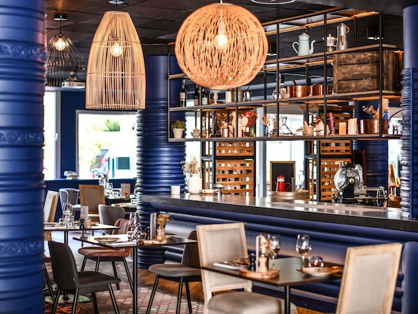 Breakfast, lunch, dinner served; French cuisine