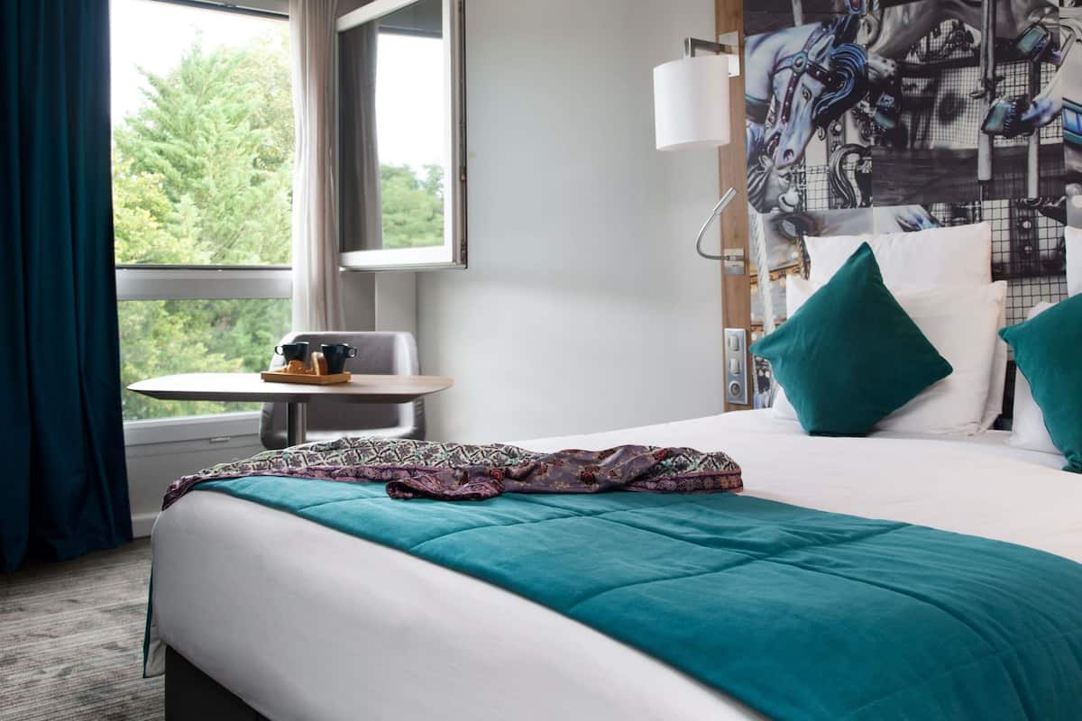 Habitación clásica, 1 cama matrimonial | Camas con pillow-top y caja de seguridad en la habitación