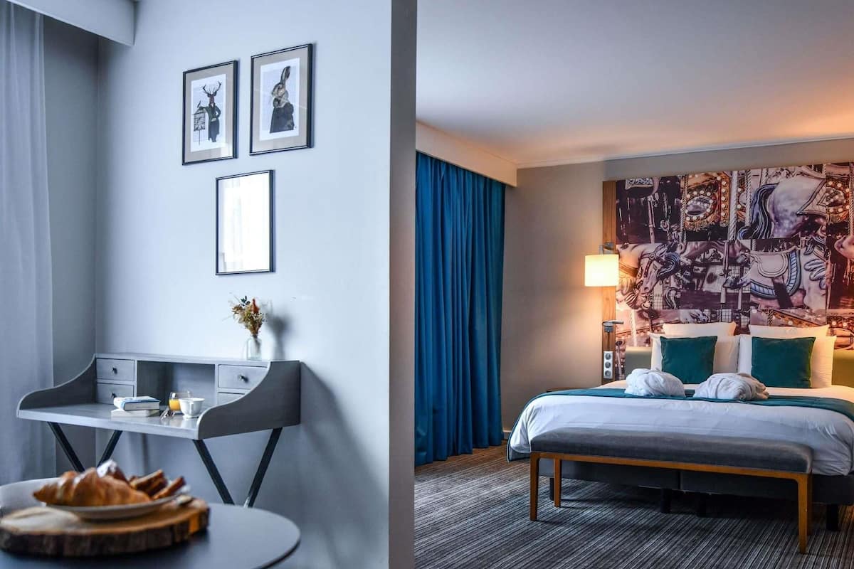 Junior Suite, 1 Double Bed with Sofa bed | Pillowtop beds, in-room safe, individually furnished, desk