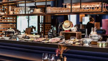 Morgenmadsbuffet hver dag (19 EUR pr. person)