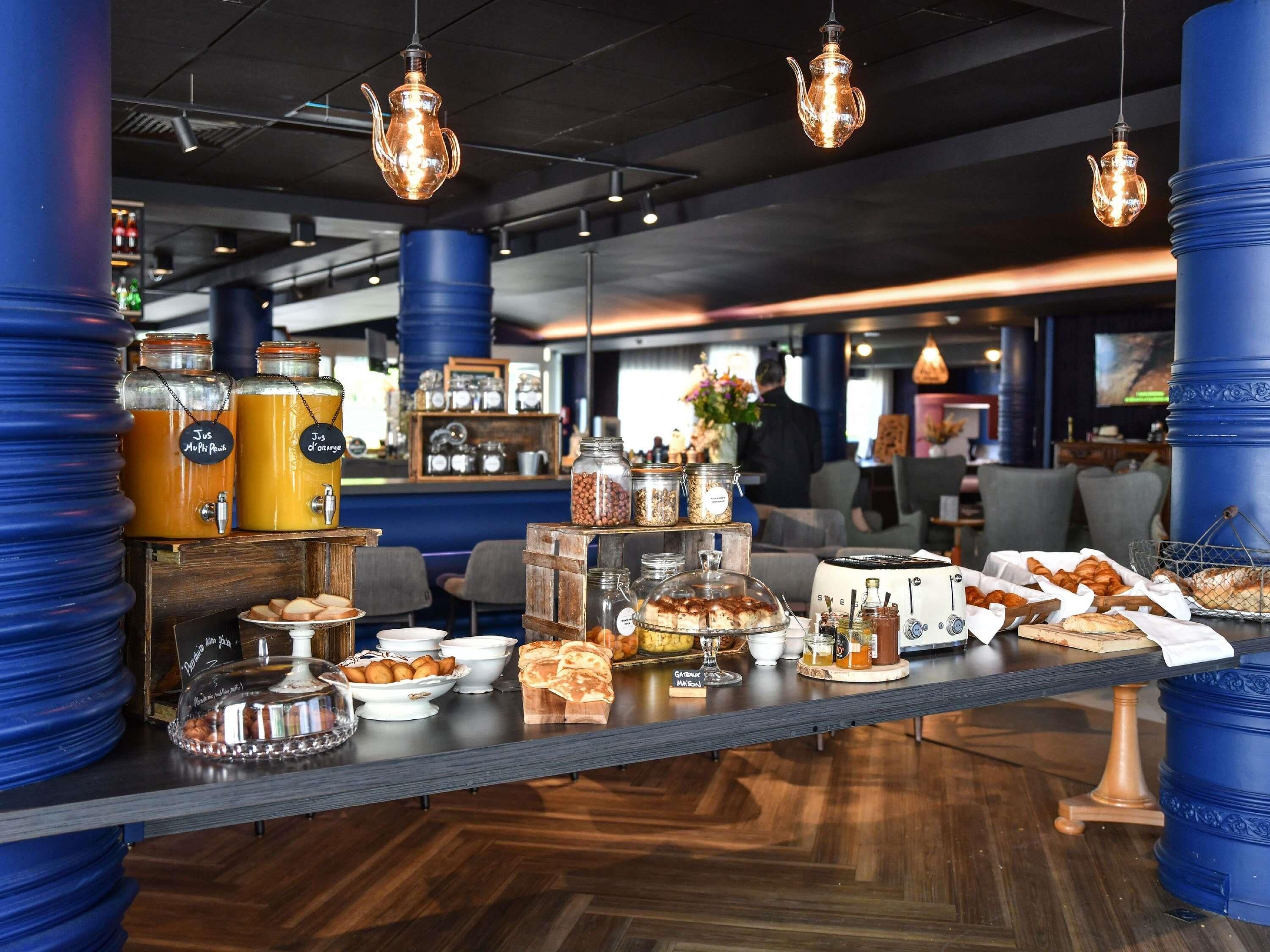 Daily buffet breakfast (EUR 19 per person)