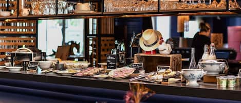 Buffet déjeuner servi tous les jours en supplément
