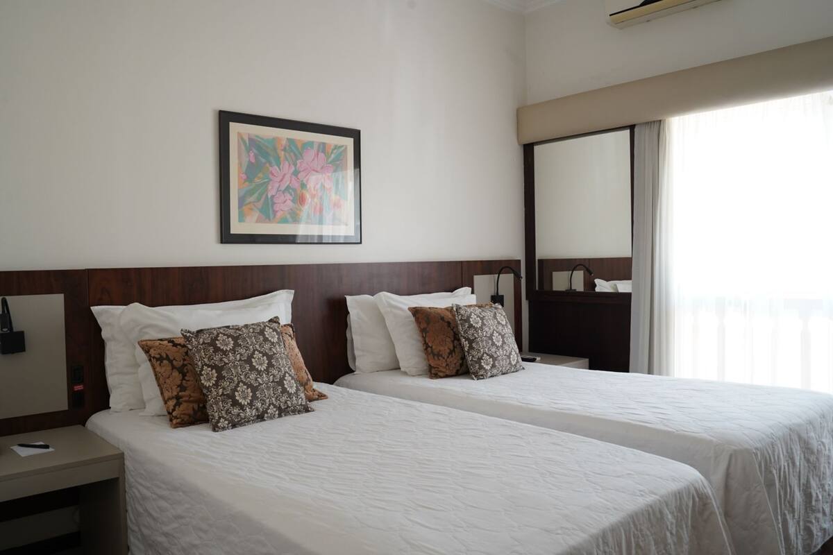 Quarto Superior, 2 camas solteiro | Minibar, két bảo mật tại phòng, bàn