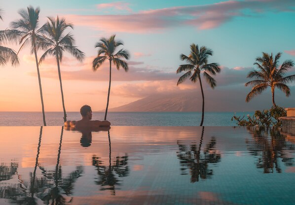 3 outdoor pools, sun loungers