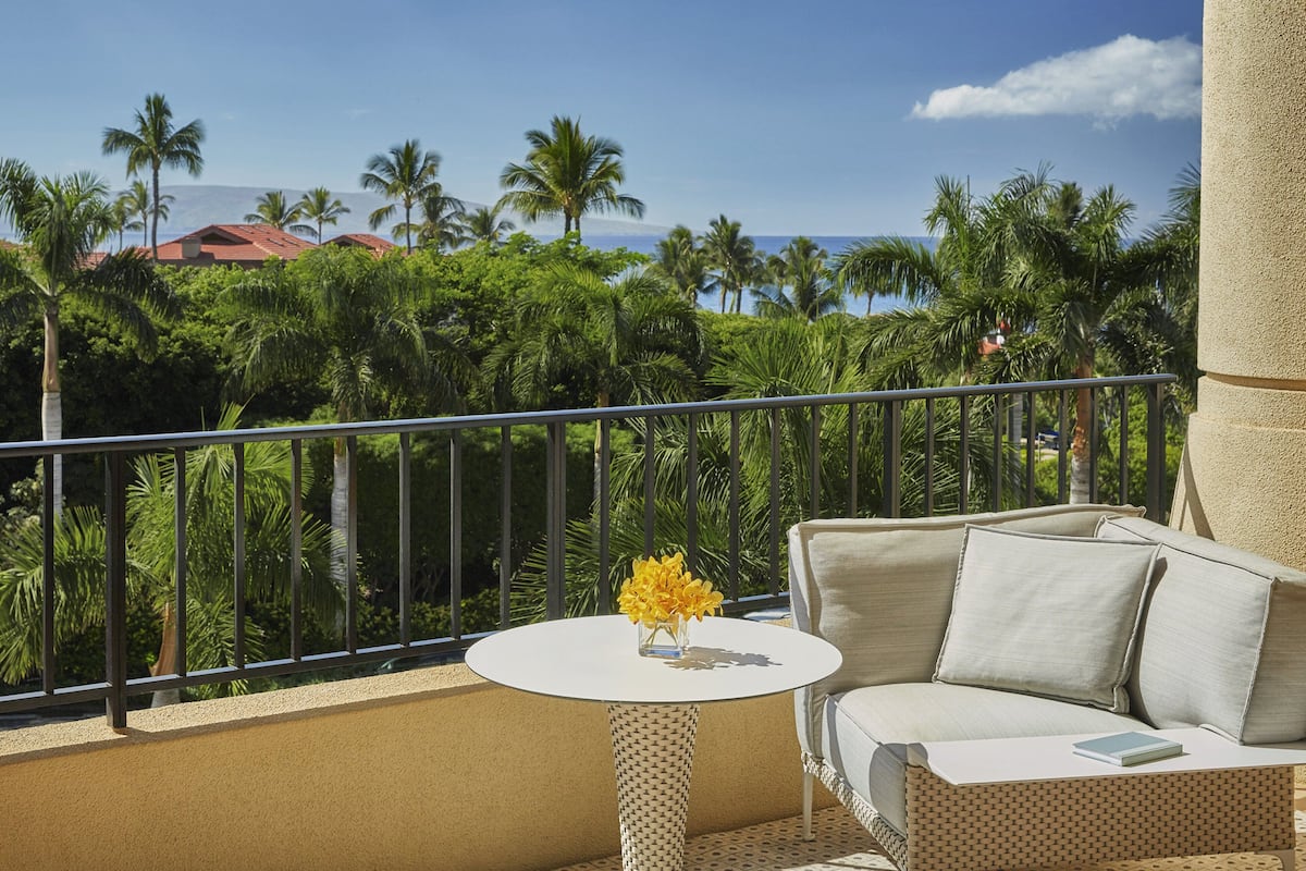 Deluxe Garden View Executive Suite KG | Sábanas de algodón egipcio, ropa de cama de alta calidad y edredón
