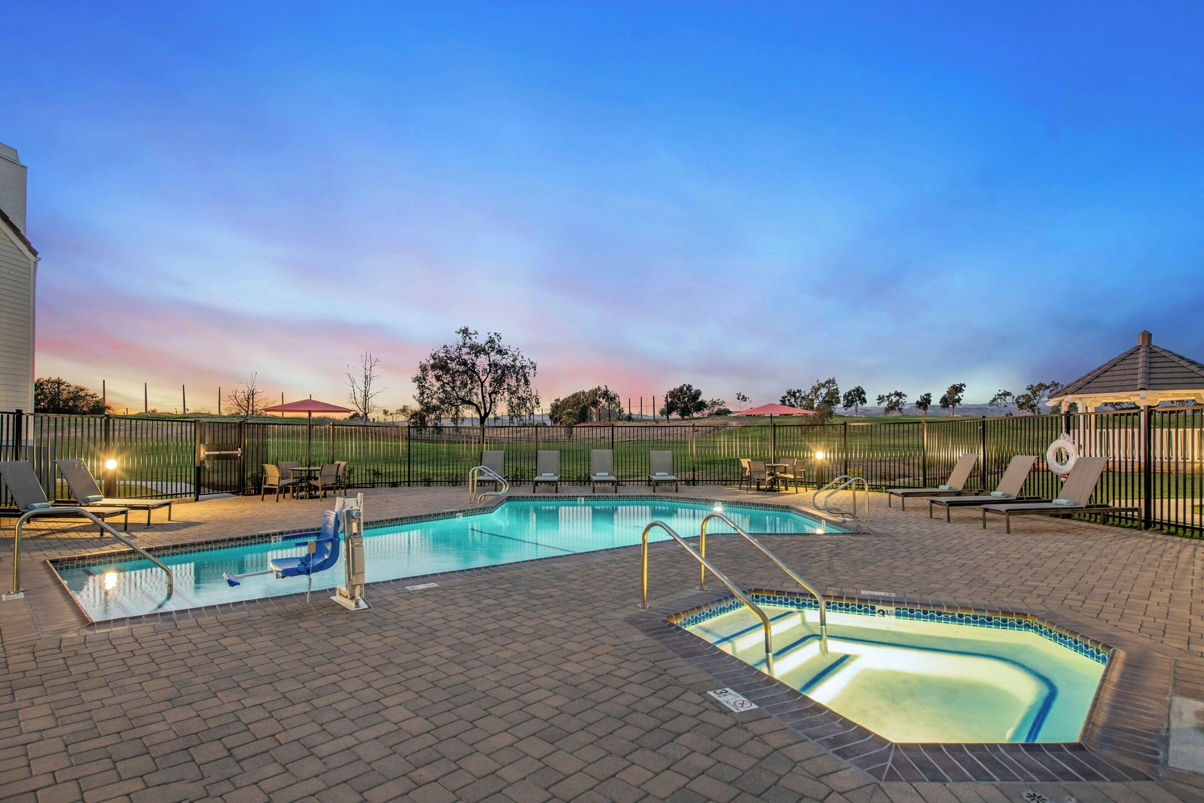 2 outdoor pools