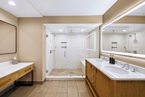Free toiletries, hair dryer, towels - Staybridge Suites Oxnard River Ridge by IHG (Oxnard)