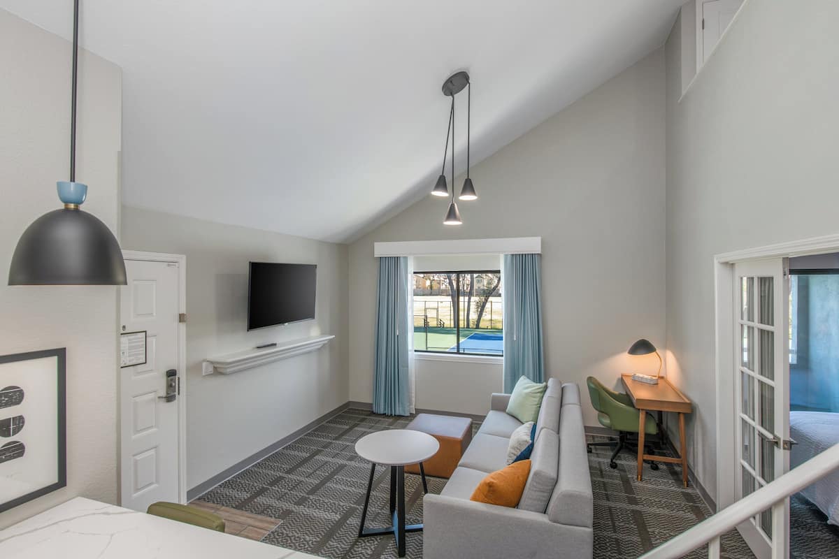 Loft, 2 Queen Beds, Kitchen (Bi Level Suite and Court View) | Desk, laptop workspace, iron/ironing board, free cribs/infant beds