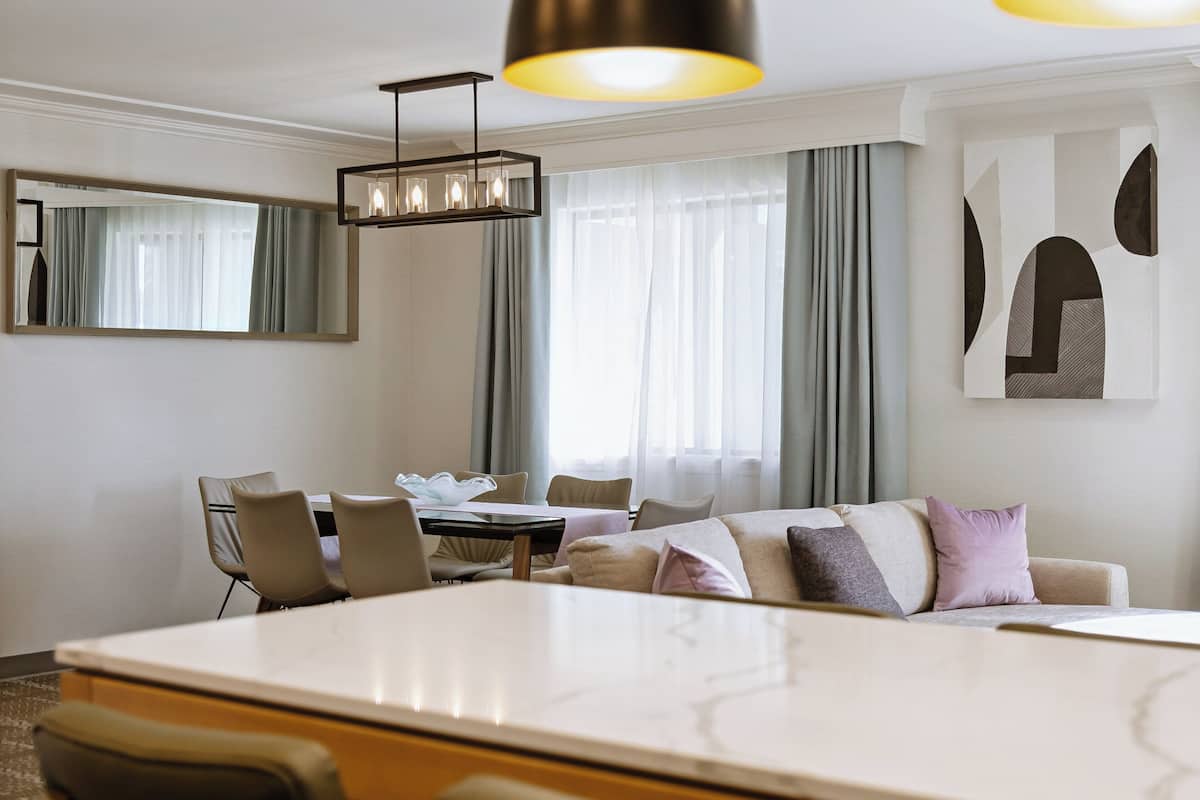 Suite, 1 Bedroom, Kitchen | In-room dining