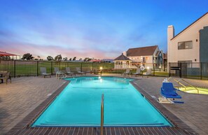 2 outdoor pools