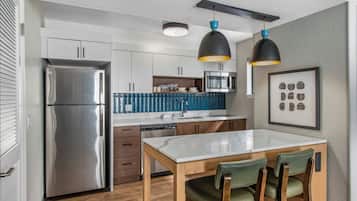 Studio Suite, 1 King Bed, Kitchen (Court View) | Desk, laptop workspace, iron/ironing board, free cribs/infant beds