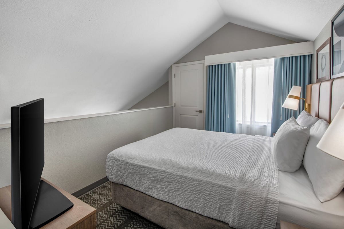 1 bedroom, desk, laptop workspace, iron/ironing board