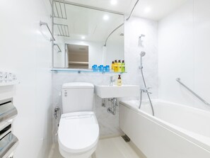 Deep-soaking bathtub, free toiletries, hair dryer, slippers