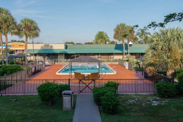 Outdoor pool, pool umbrellas, sun loungers