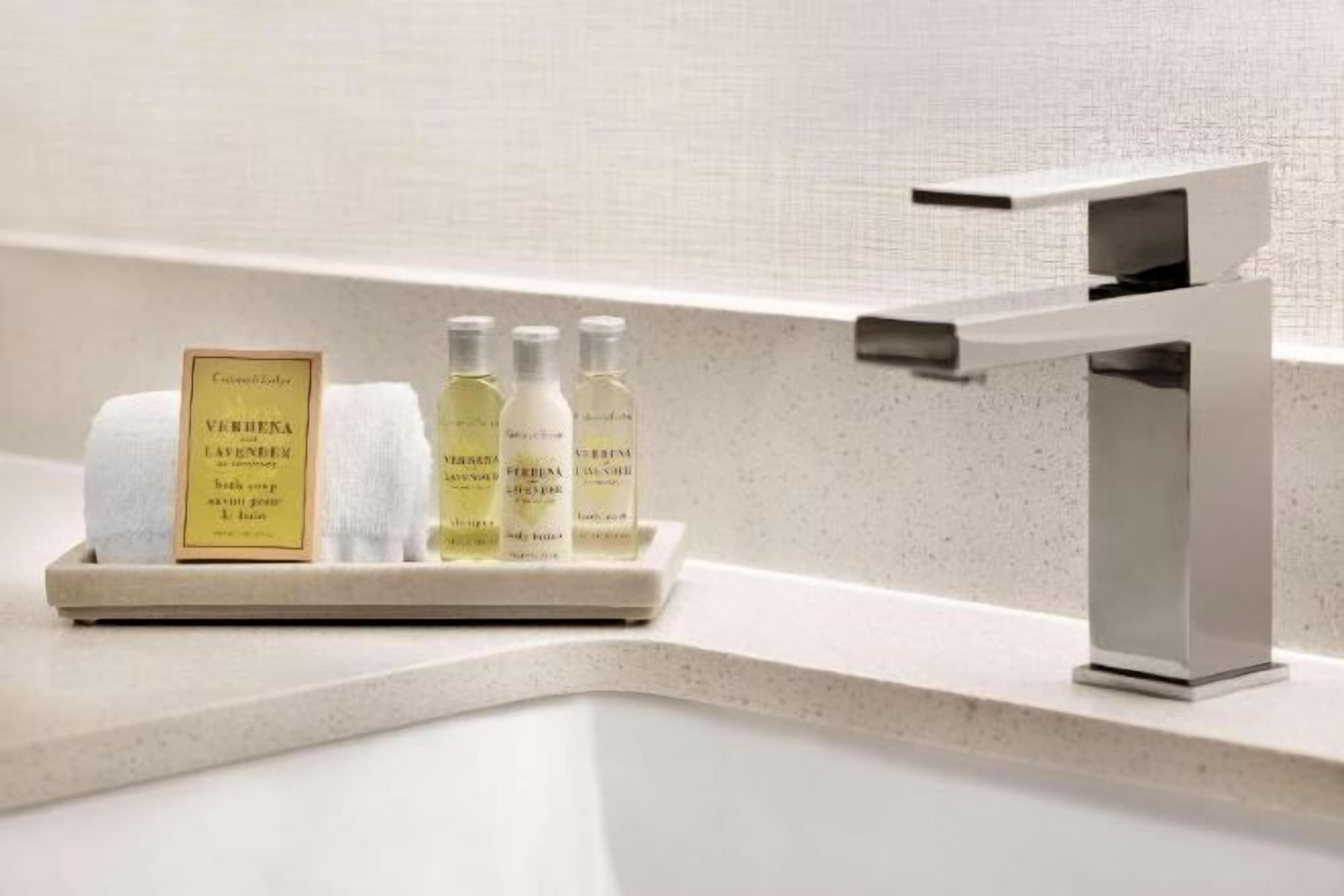 Bagno | Combinazione doccia/vasca, set di cortesia gratuito, asciugacapelli