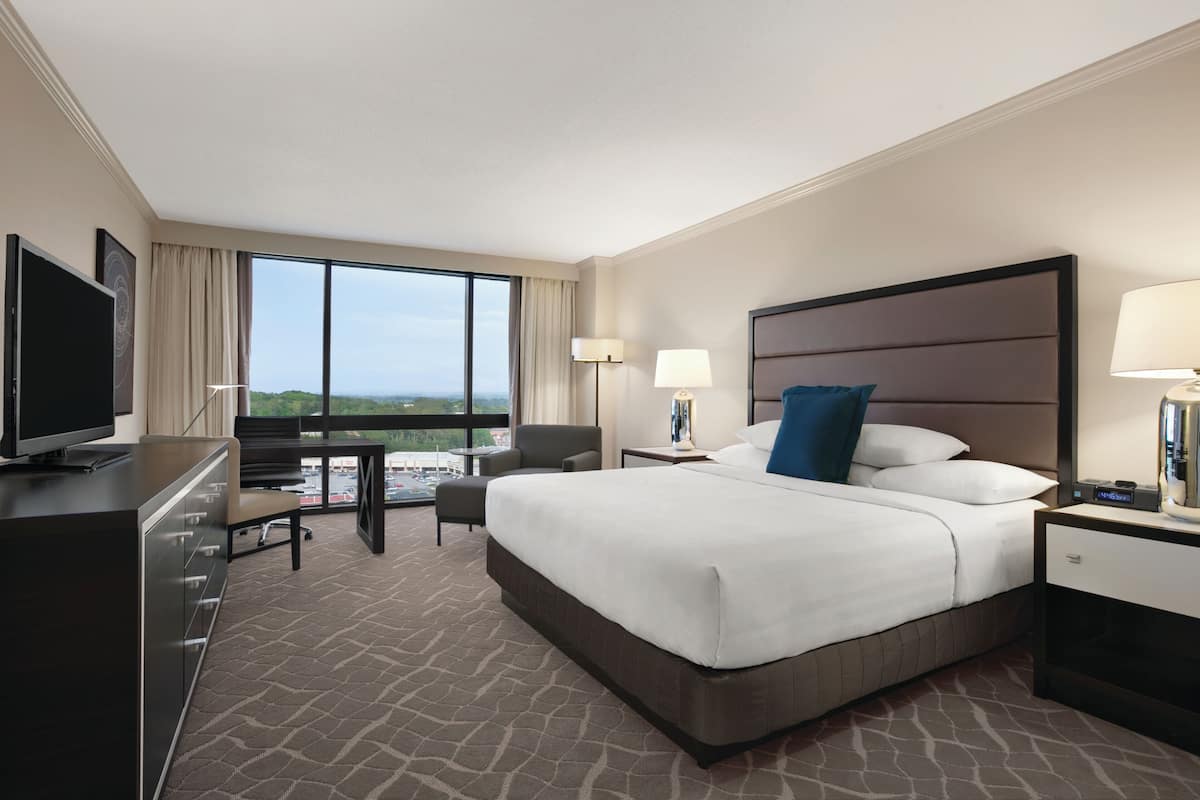 premium bedding, down duvets, in-room safe, desk