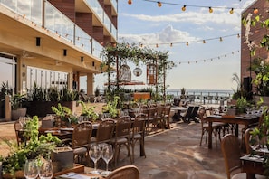4 bars/lounges, 2 beach bars, poolside bar - JW Marriott Marco Island Beach Resort (Marco Island)