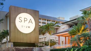 Couples treatment rooms, sauna, hot tub, steam room, body treatments