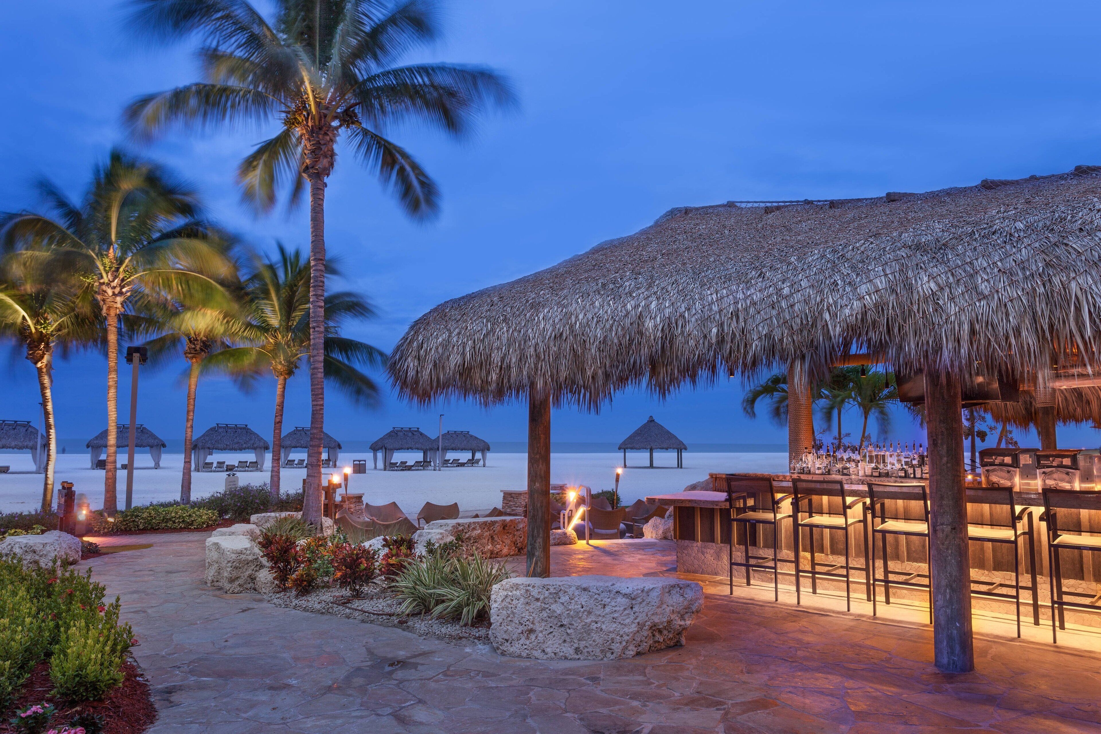 5 restaurants; breakfast, lunch and dinner served 