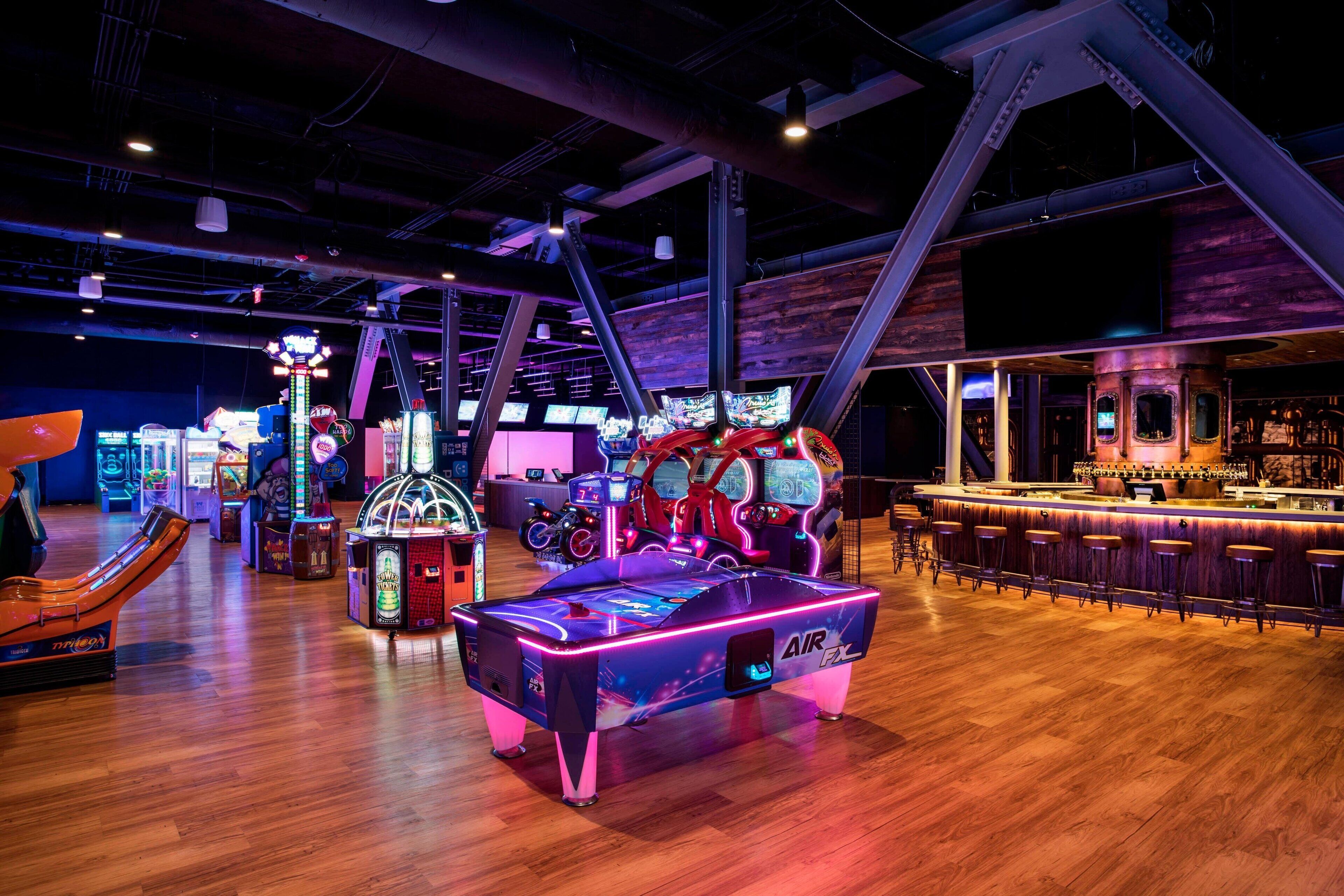 5 restaurants, breakfast, lunch, dinner served; american cuisine