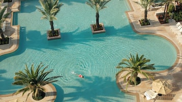 3 udendørs pools, åben fra kl. 08.00 til kl. 22.00, gratis hytter