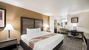 Room, Smoking | Desk, laptop workspace, iron/ironing board, free WiFi