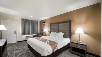 Desk, laptop workspace, iron/ironing board, free WiFi