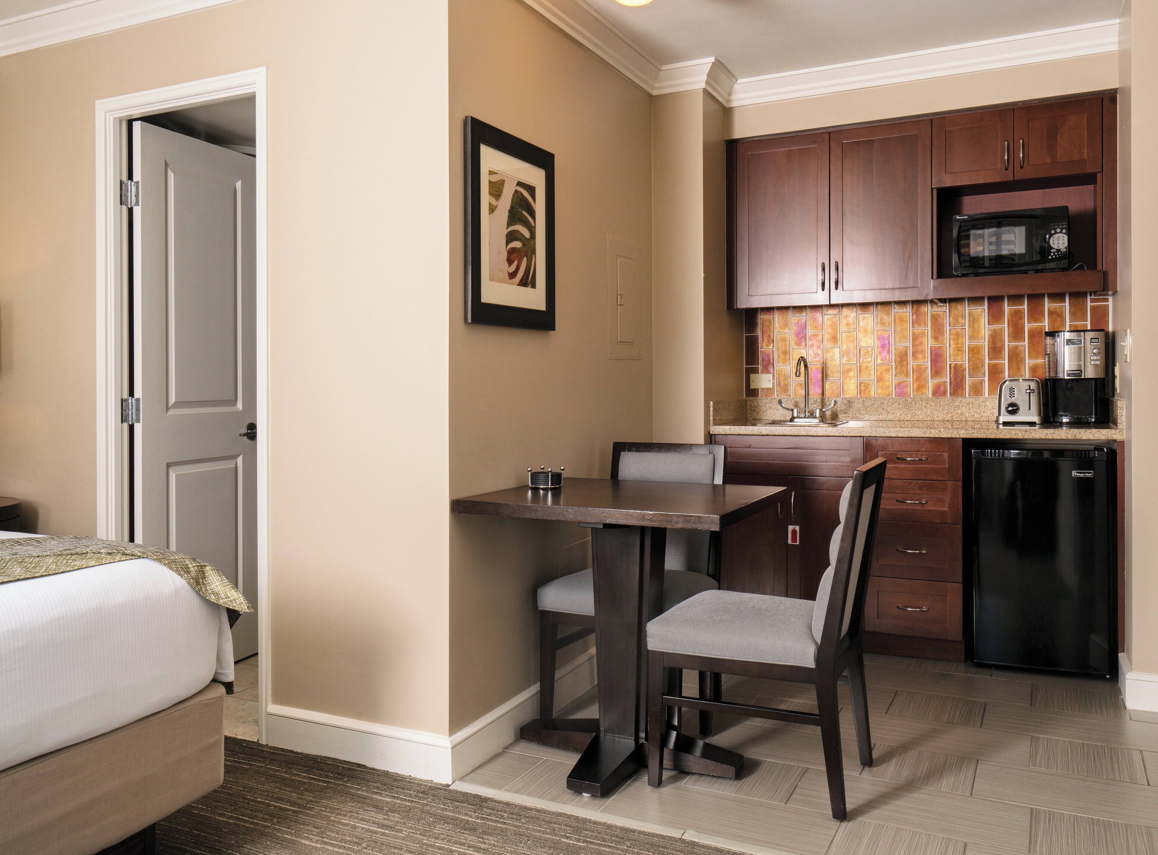 standard studio | in-room safe, free cots/infant beds, free wifi, bed sheets