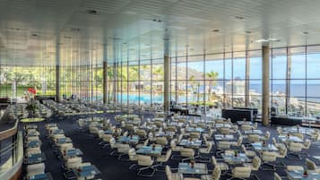 3 restaurants, breakfast served