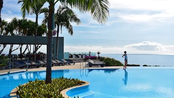 Piscine couverte, piscine extérieure