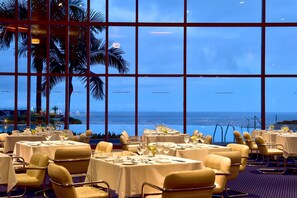 3 restaurants, breakfast served - Pestana Casino Park Ocean and SPA Hotel (Funchal)