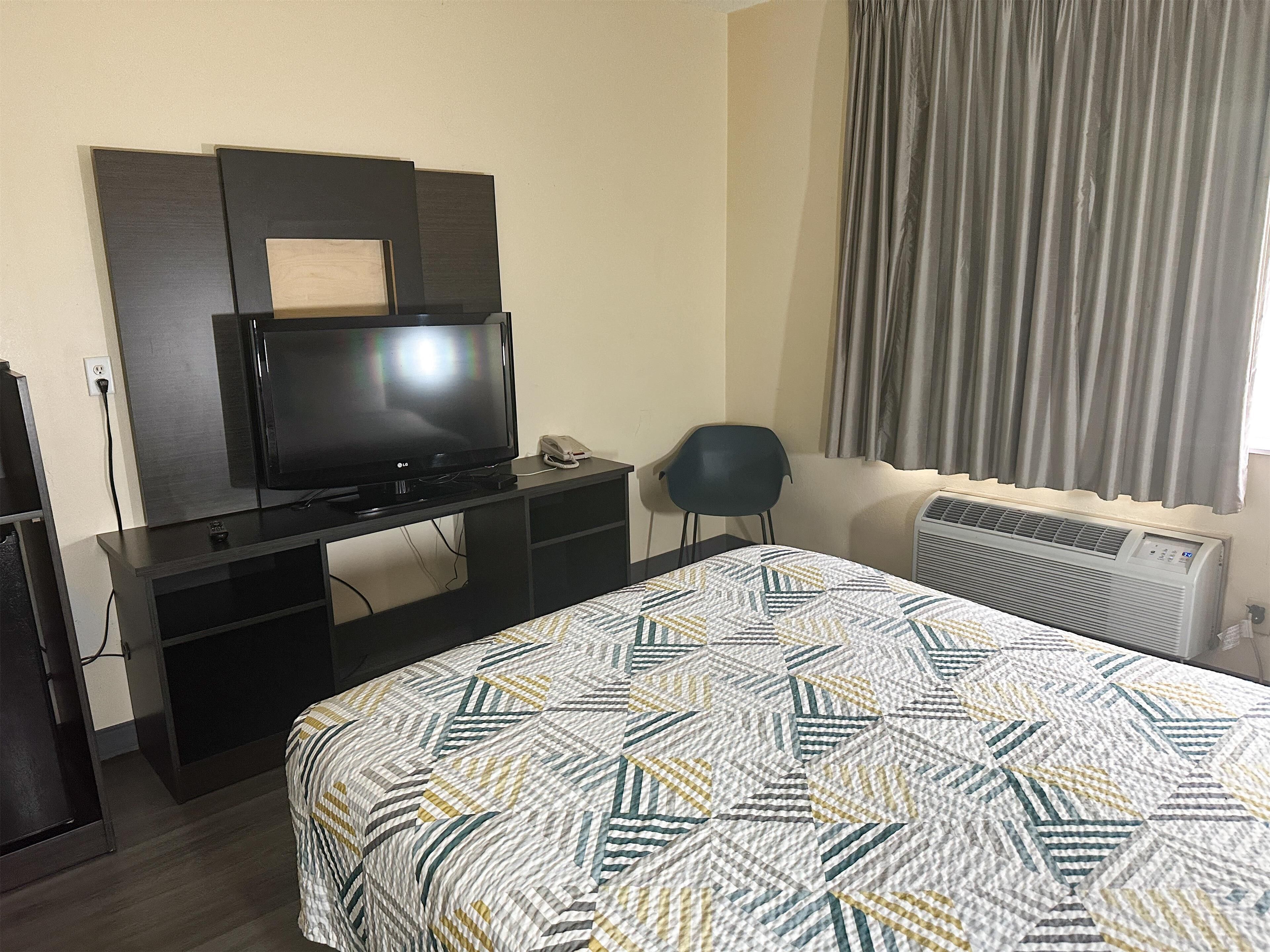 واي فاي مجانًا وملاءات أسرّة