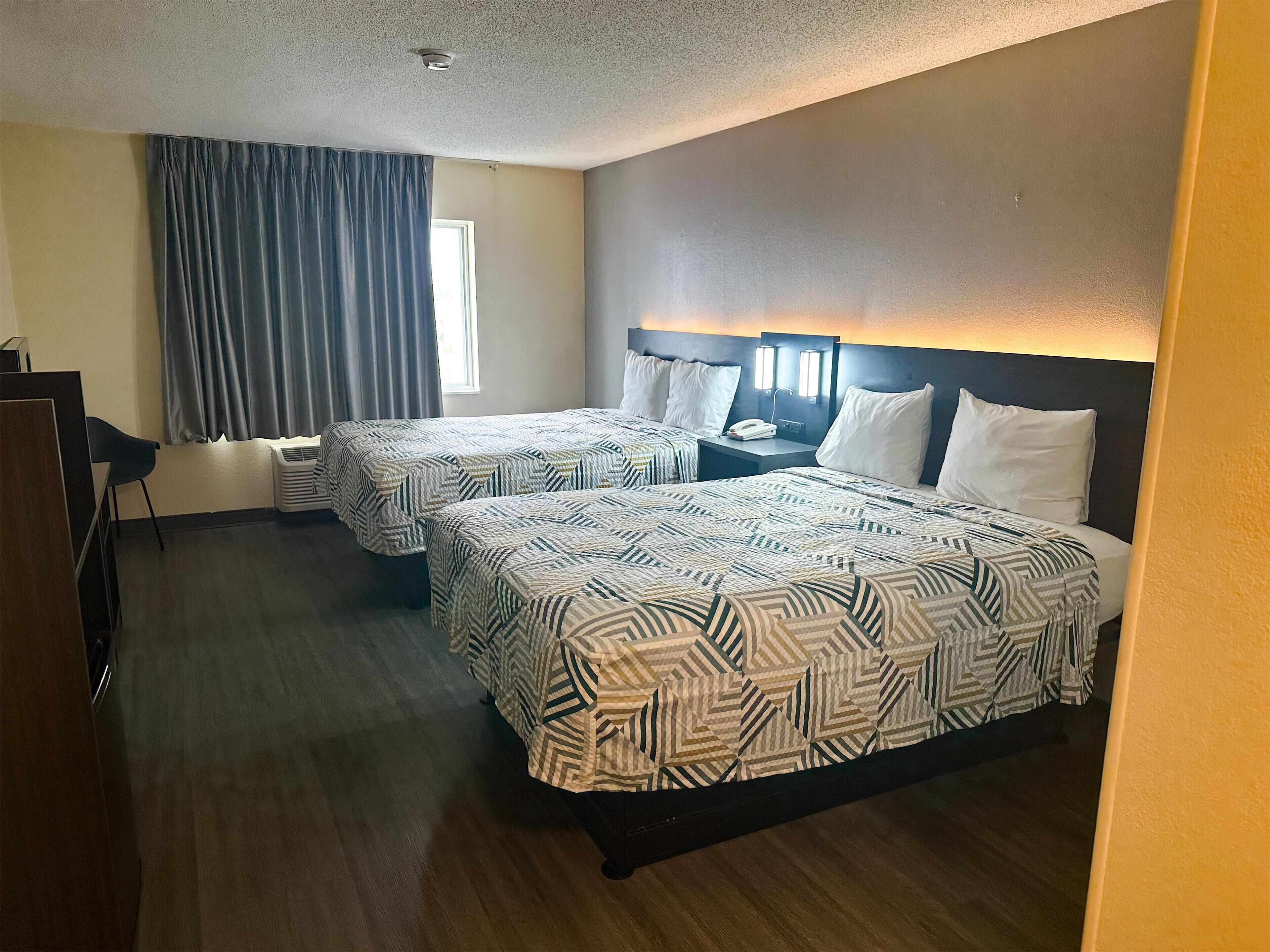 واي فاي مجانًا وملاءات أسرّة