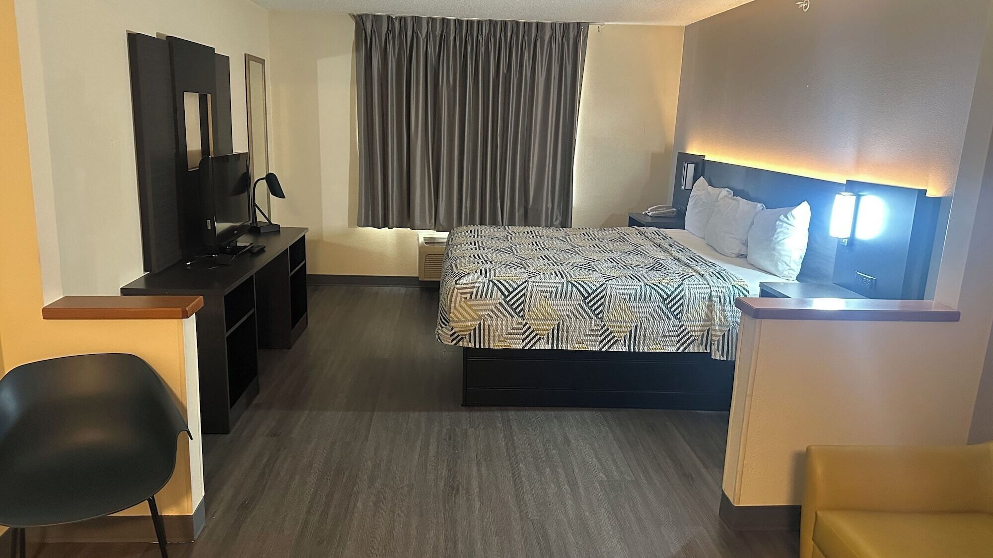 واي فاي مجانًا وملاءات أسرّة