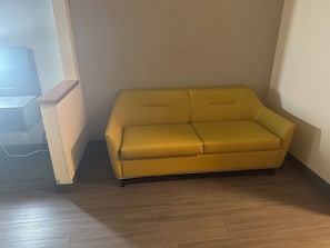 Free WiFi, bed sheets - Motel 6 Anderson, IN - Indianapolis (Anderson)