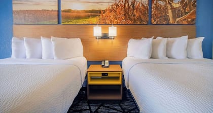 Days Inn by Wyndham Evansdale Waterloo